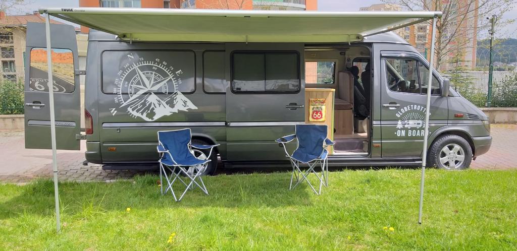 Firmamız ana faaliyet konularının başında karavan imalatı ve karavan dönüşüm projeleri gelmektedir. Araçlarınız sizin ihtiyacınız ve istekleriniz doğrultusunda dönüştürülmekte ya da baştan imal edilmektedir. Burada tek sınır sizin hayal gücünüz...

Sizlere ‘gerçek kalite iyi hizmettir.’ anlayışı doğrultusunda kaliteli, sağlam ve güvenilir hizmet vermekteyiz.